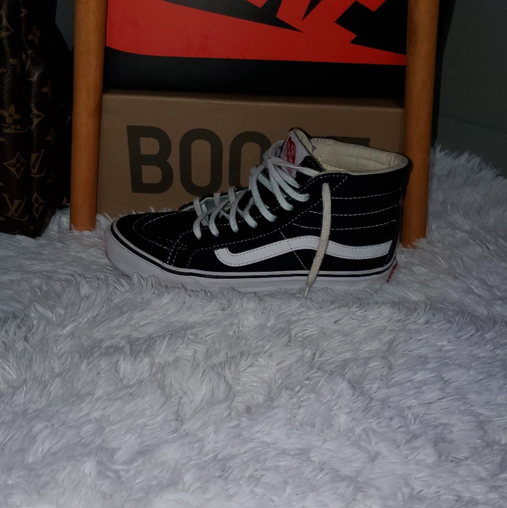 Black and white Van's high top size 5.5y